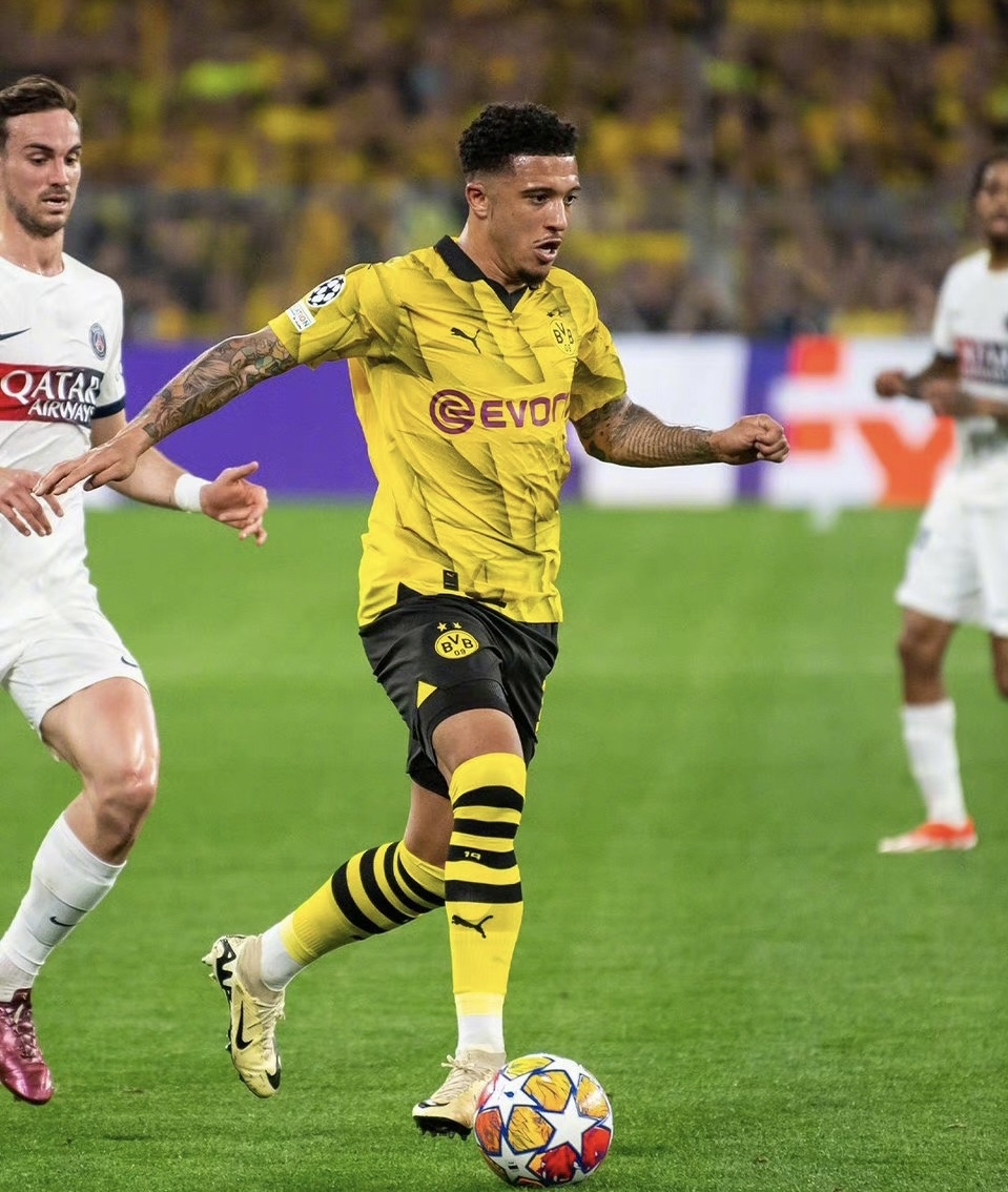 开云-巴黎圣日耳曼核心球员被曝转会传闻，引球迷热议，您的简介社会你们.-开云